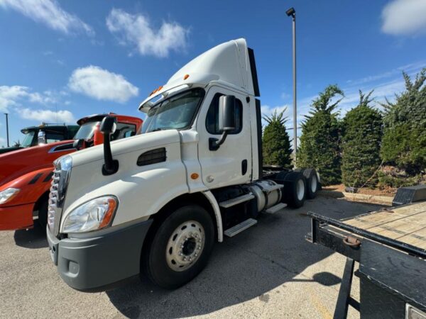 2013 Freightliner Cascadia VIN8628-2