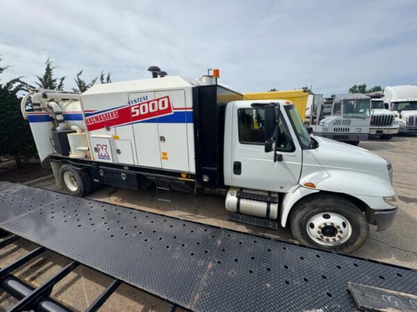 2019 International 4300 Vac Truck VIN1204-1