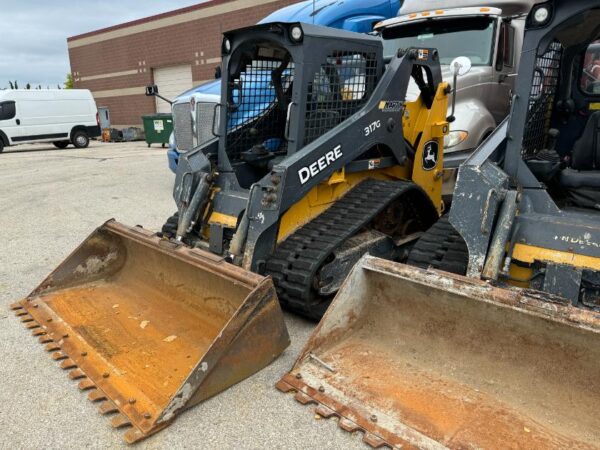 2020 John Deere 317G small-2