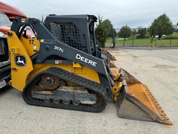 2020 John Deere 317G small-3